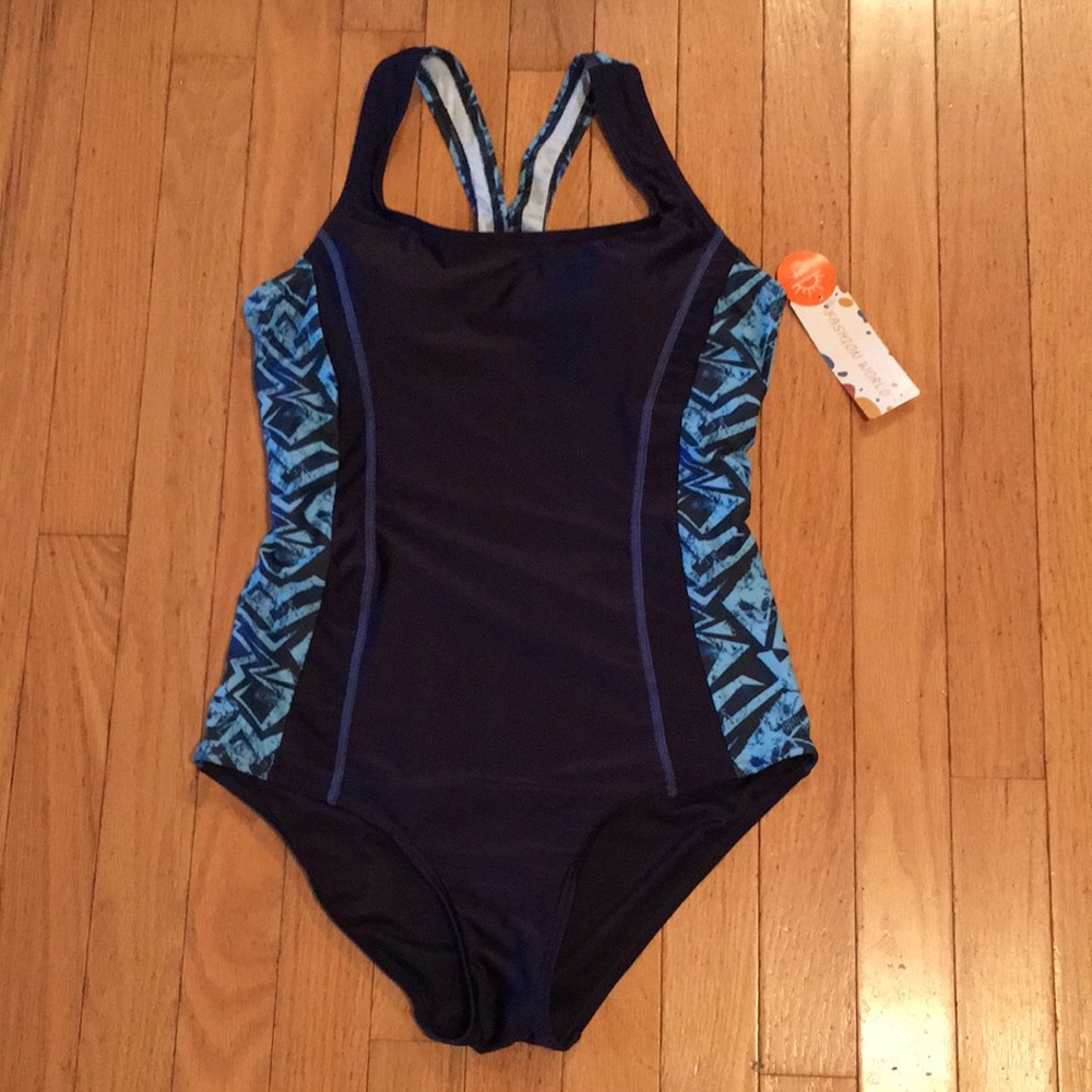 Ladies Fashion World swimsuit. Size small. UPF 50+ New with tags.